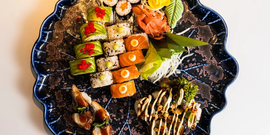 Sushi set s 50 kousky v restauraci v centru Brna