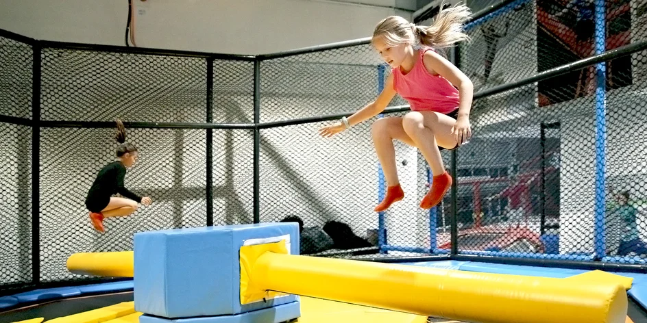 75 minut v trampolínovém centru s atrakcemi pro 1 i 2 os.