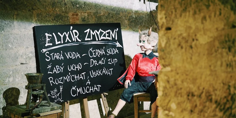 Lekce létání na koštěti a draci. Hurá na Staré Hrady