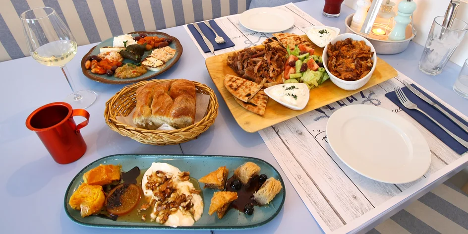 Gyros menu s předkrmy, dezerty i nápoji pro dva