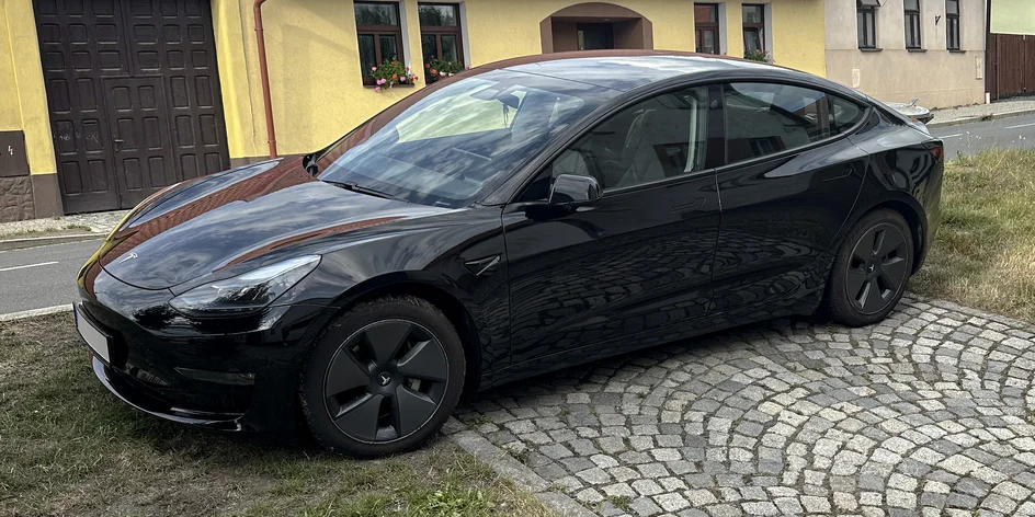 Tesla 3 Refresh: řízení, spolujízda i pronájem na víkend