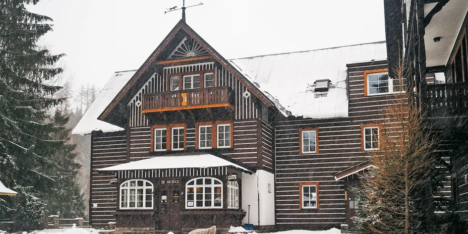 Hotel ve Špindlu v klidné lokalitě a se skiareály na dosah? Otestovali jsme Tři růže