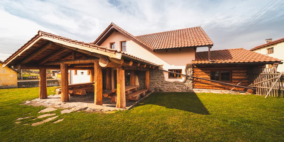 Krásný srub s koňmi na Rabštejnsku