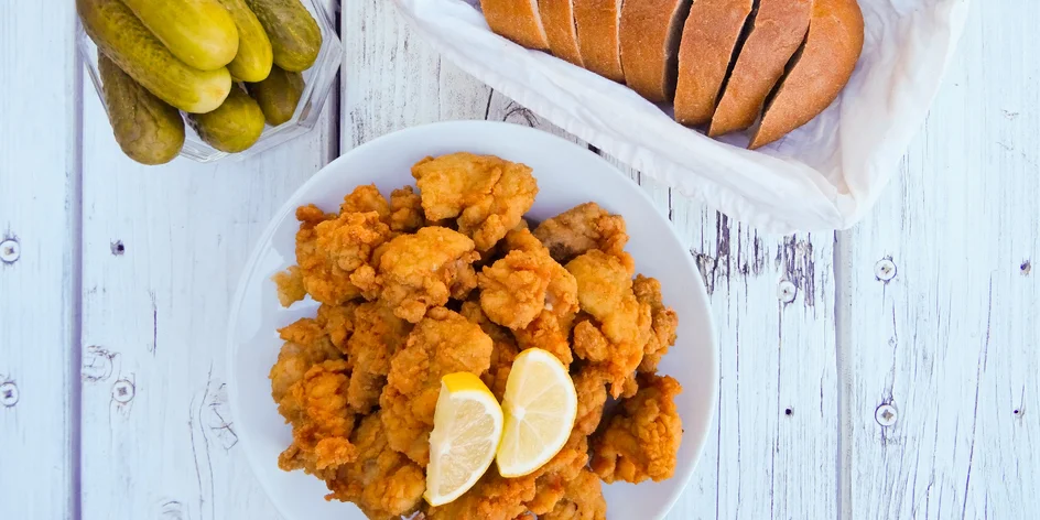 1 či 2 kg řízků marinovaných ve smetaně s přílohami
