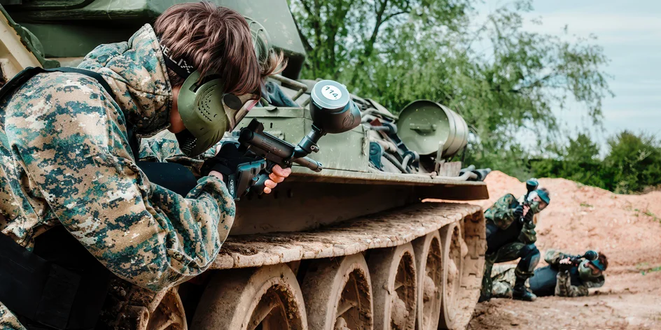4 hodiny outdoor paintballu v Brně, vč. 100 kuliček