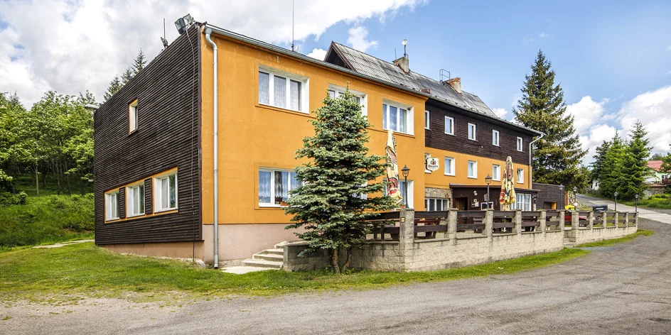 Krušné hory: horský hotel se stravou a saunou