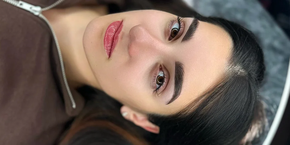 Permanentní make-up: obočí, meziřasová linka i rty