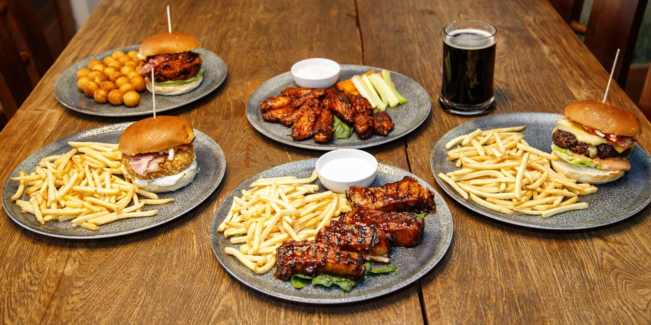 Křídla, steak, hambáč, koleno či žebra pro 1 i 2 os.