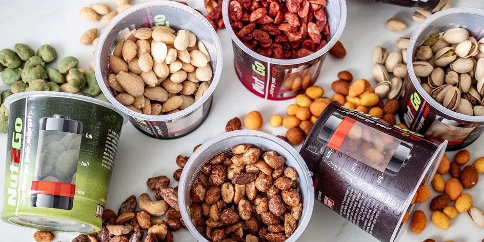 Nut2Go: oriešky v praktickom poháriku na cesty