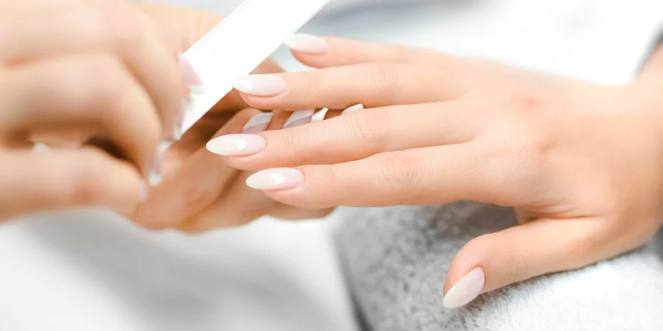Mokrá manikúra s možností gel laku či P-Shine