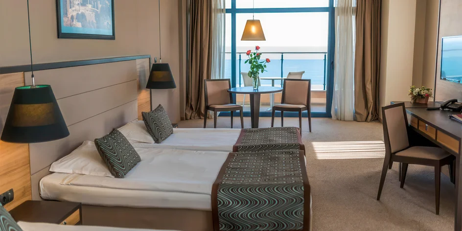 Bulharsko: 4* hotel s ultra all inclusive a bazénem, letecky i autem