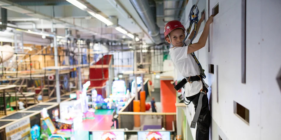 Vstup do Tarzánie - lanového centra s prekážkovou dráhou a zipline