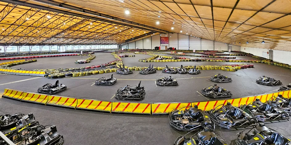 Motokáry, bowling i jídlo pro děti nebo dospělé