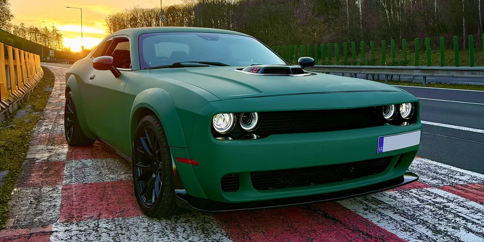 Pronájem Dodge Challenger V8 HEMI SHAKER