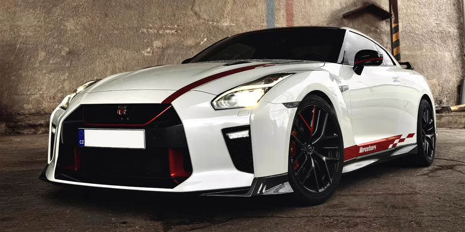 Řidičem sporťáku Nissan GT-R: 30 až 120 min. nebo celý den