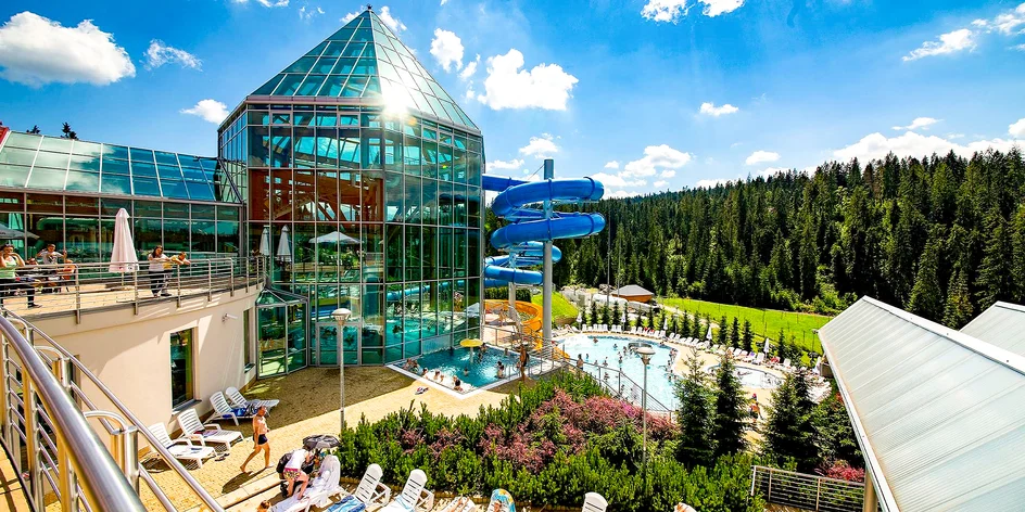 4* hotel s neomezeným vstupem do komplexu s 12 bazény