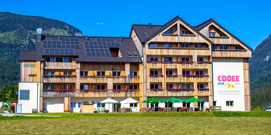 Dachstein: moderný horský hotel s jedlom a saunami