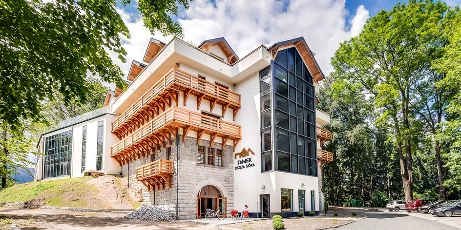 Bývalý hrad v polských Krkonoších: strava i wellness