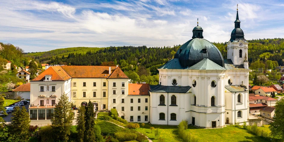 Pobyt na Zámku Křtiny s raňajkami alebo polpenziou