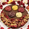 Mléčný frgál s ovocnými čokoládovými růžemi, 250 g