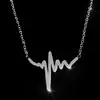 Ocelový náhrdelník křivka EKG
