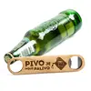 Dřevěný otvírák na láhve – Pijo je moje palivo