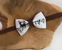 Pánsky folklórny motýlik s poľovníckym motívom | Hnedá