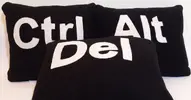 Ručně šité polštářky Ctrl Alt Del - Černá verze