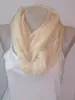 jednobarevná béžová