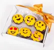 Barevné muffiny zdobené fondánem