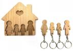 Domeček na klíče pro čtyři - rodiče a 2 chlapci