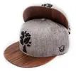 Snapback Walnut – šedá