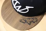 Dřevěný snapback s vlastním vzorem či textem