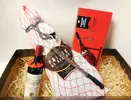 Jamón Serrano (cca 4 kg) - dárkové balení včetně stojanu, nože a vína