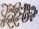 Čtyři jména vyřezaná do dřeva - formát A3