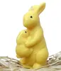 Zajíc se zajíčkem na břiše 10 cm | Žlutá