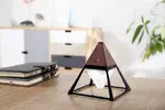 Bezdrátová lampička Pyramida (tmavé dřevo, 2200 mAh)