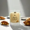 180 g Handmade sójová sviečka s dreveným knôtom "Maslový croissant"