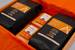 Oranžové dárkové balení kávy Intenso