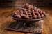 Karamelizované, pečené mandle obalované v 34% mléčné čokoládě, 50 g