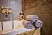 Luxe Timber Lodge & Relaxing Bath